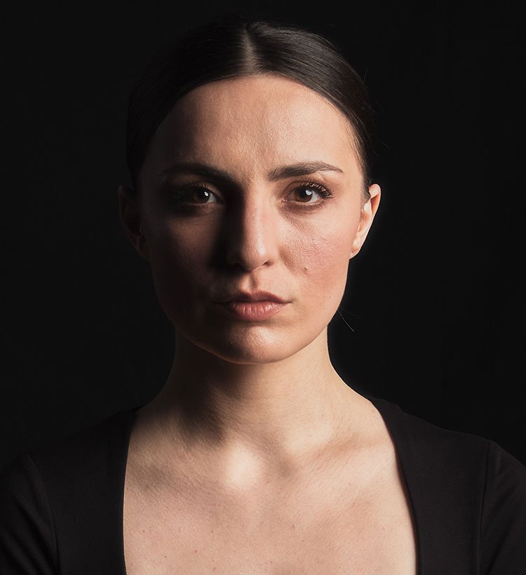 Kristina Holostova actress headshot