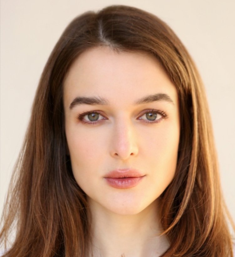 Lili Caseley actress headshot