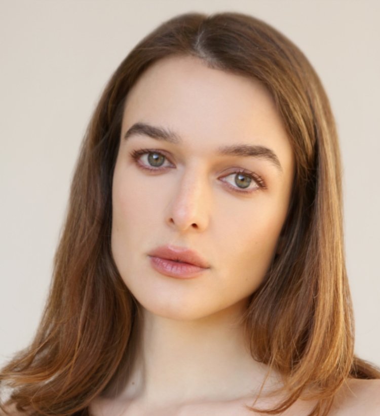 Lili Caseley actress headshot