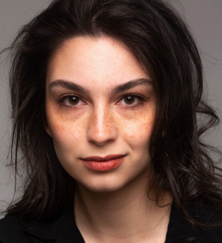 Mila Prosan actress headshot