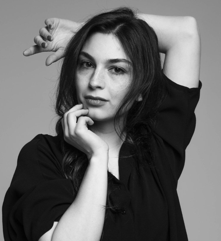 Mila Prosan actress headshot
