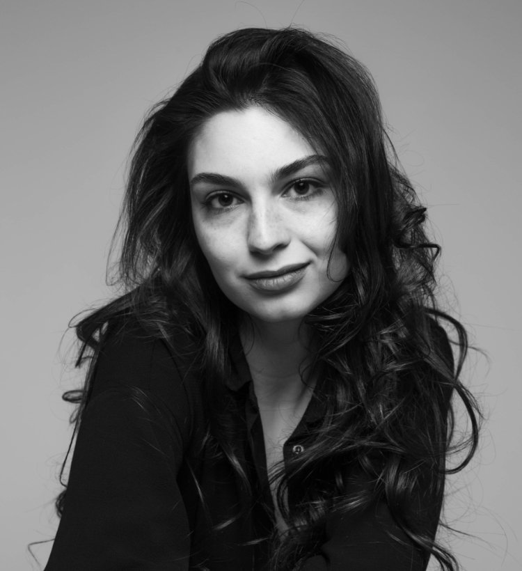 Mila Prosan actress headshot